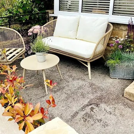 Cosy & Dog Friendly Ground Floor Flat In 公寓 *