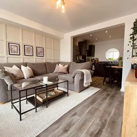 Cosy & Dog Friendly Ground Floor Flat In 公寓